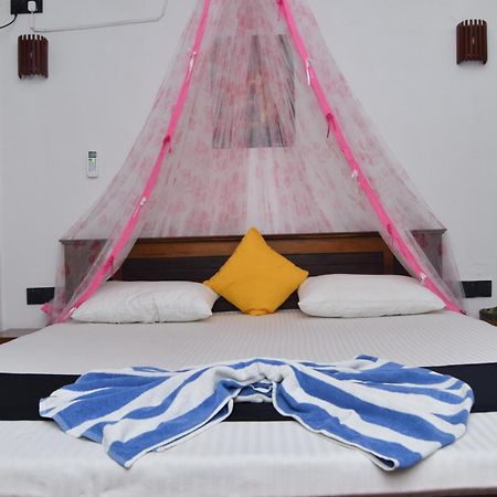 Kosi Giggles Resort Weligama Buitenkant foto