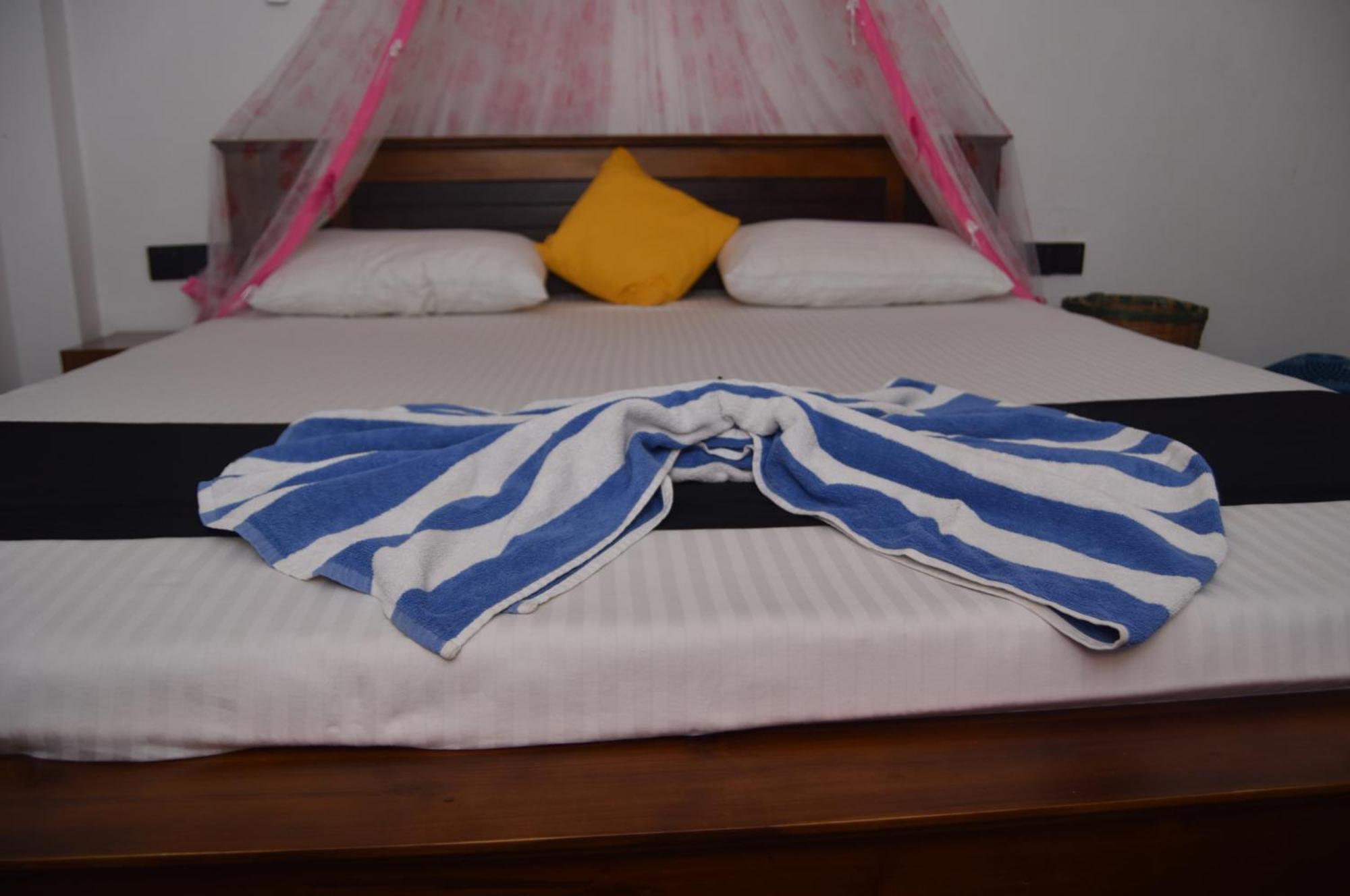 Kosi Giggles Resort Weligama Buitenkant foto