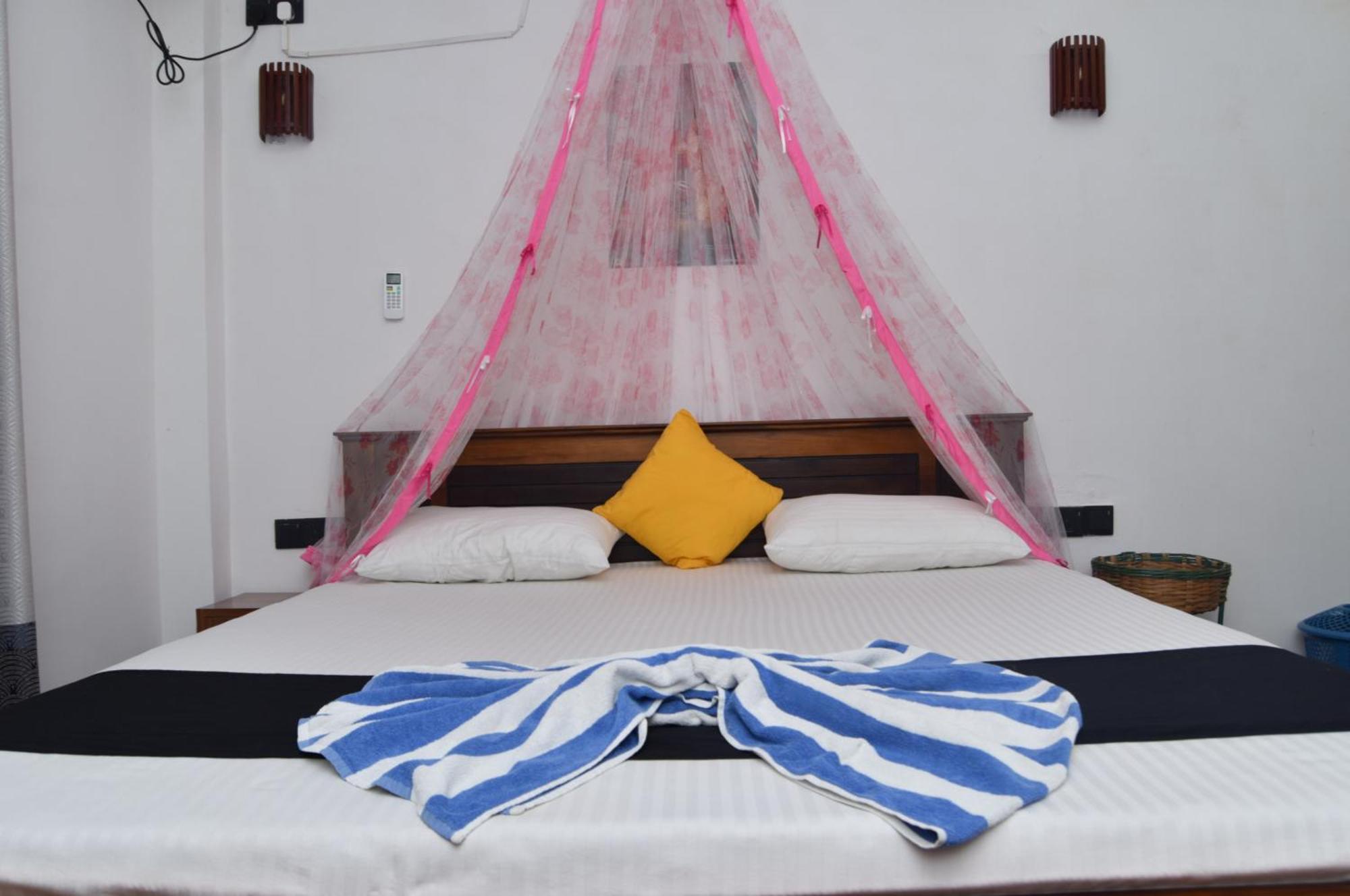 Kosi Giggles Resort Weligama Buitenkant foto
