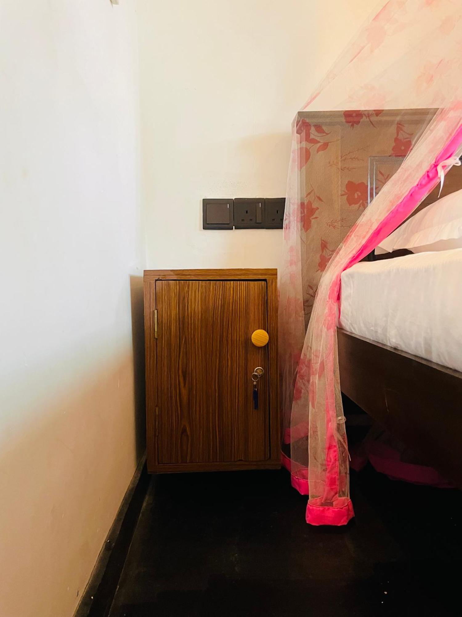 Kosi Giggles Resort Weligama Buitenkant foto